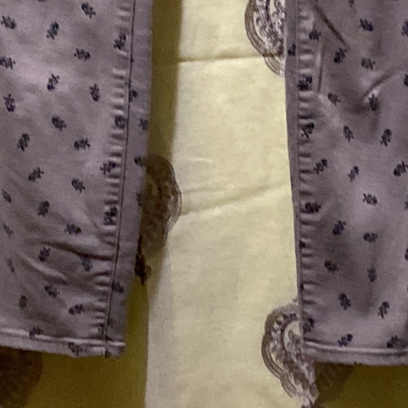 LUCKY CHARLIE SUPER SKINNY SKULL/CROSSBONES JEANS SZ 10/30 - Picture 4 of 10